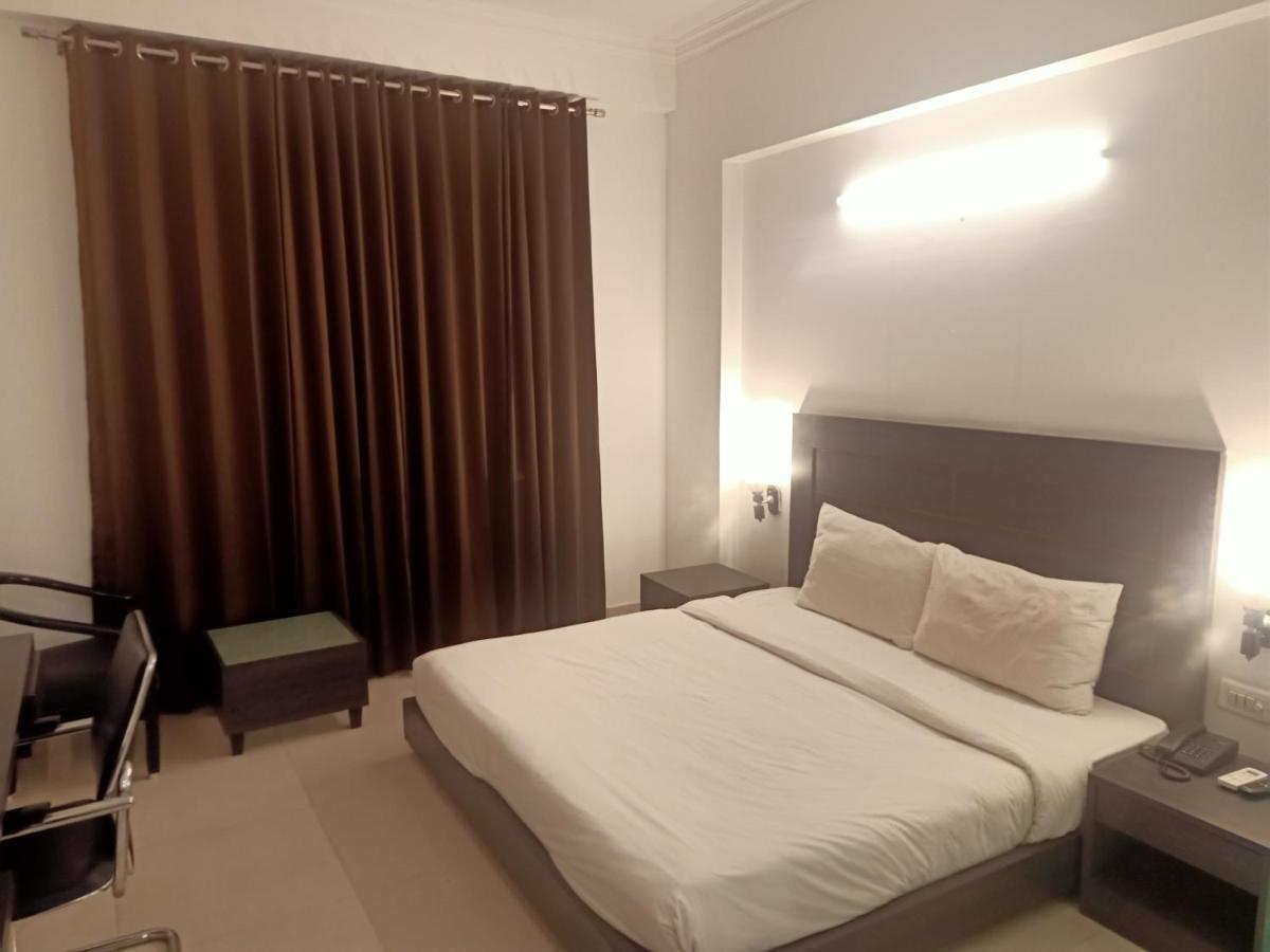 Hotel Chaupal By Casa Bella Gurgáon Kültér fotó