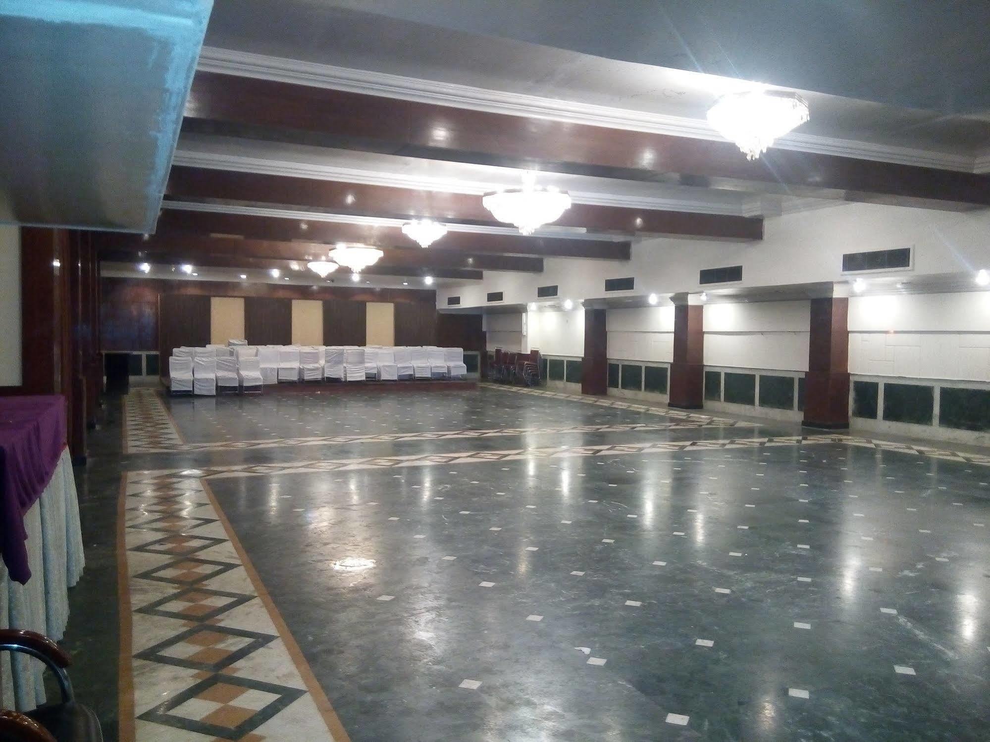 Hotel Chaupal By Casa Bella Gurgáon Kültér fotó