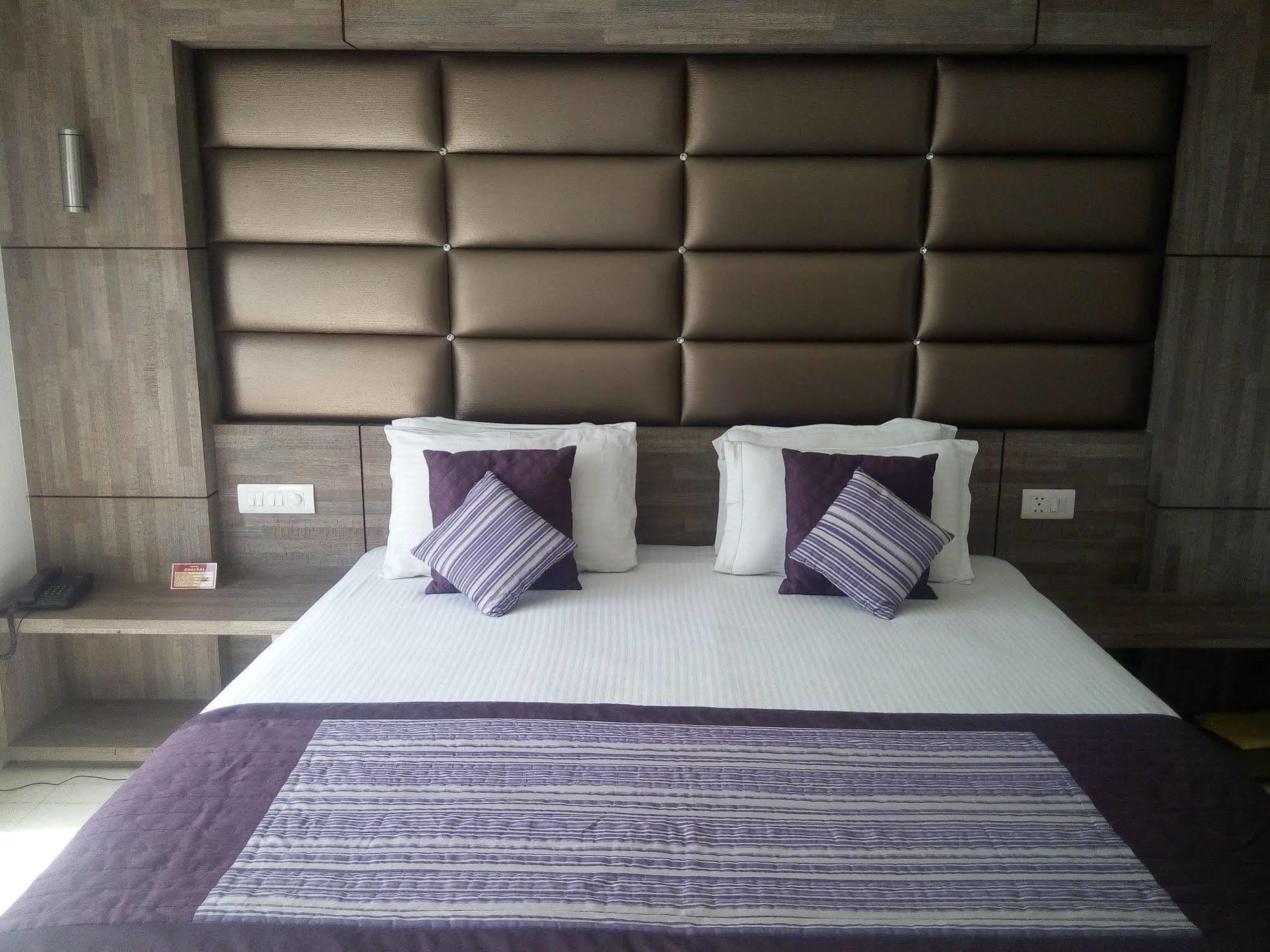 Hotel Chaupal By Casa Bella Gurgáon Kültér fotó